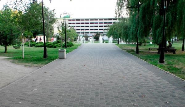 Сквер им. Чайковского в Новороссийске – зеленый уголок в центре города