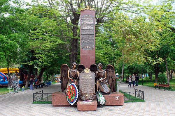 Памятник новороссийцам, павшим в необъявленных войнах в Новороссийске: фото, история