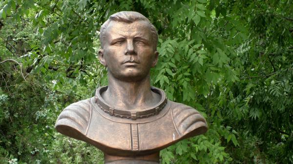 Бюст Гагарину в Парке Ленина Новороссийска