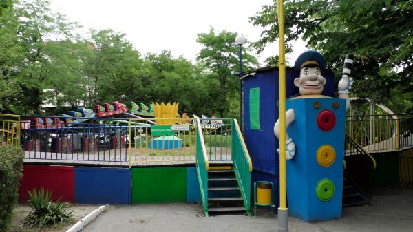 Аттракцион Веселые горки в Парке Ленина Новороссийска