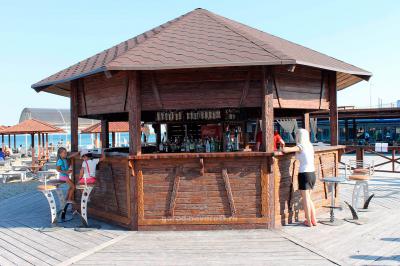 Коктейль-бар. На пляже Алексино в Новороссийске