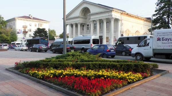 Дом Культуры возле Площади Ленина в Новороссийске