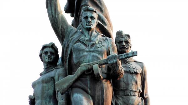 Памятник Освободителям на Площади Свободы в Новороссийске
