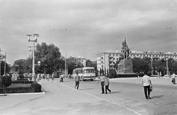 Площадь свободы на ул. Советов. Новороссийск. Старое фото