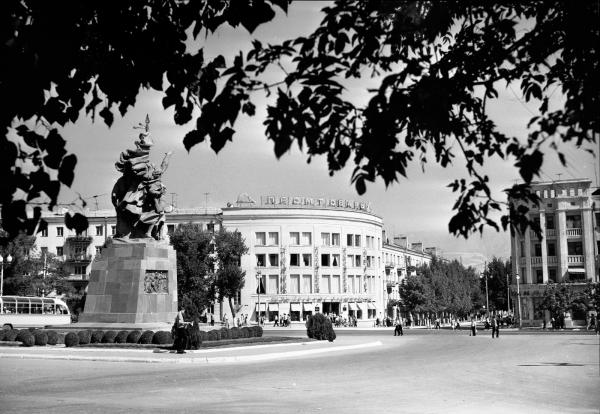 Площадь Свободы в Новороссийске. 1970-е. Старое Фото Марка Степановича Редькина