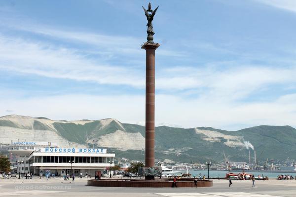 Стела-фонтан «Морская слава России» на Набережной Новороссийска