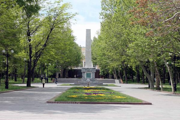«Площадь Героев» – сквер с памятниками погибшим в ВОВ и вечным огнем