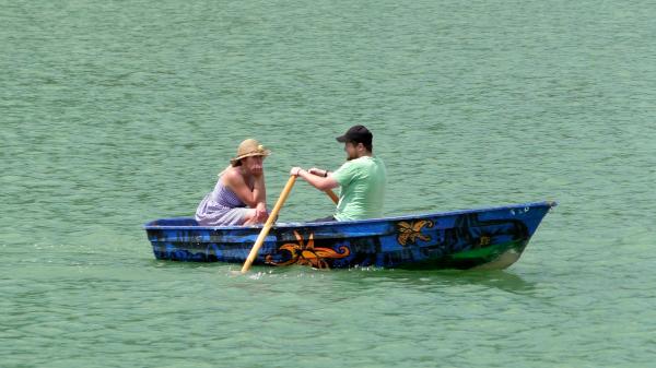 Прогулка на весельной лодке по озеру Абрау под Новороссийском