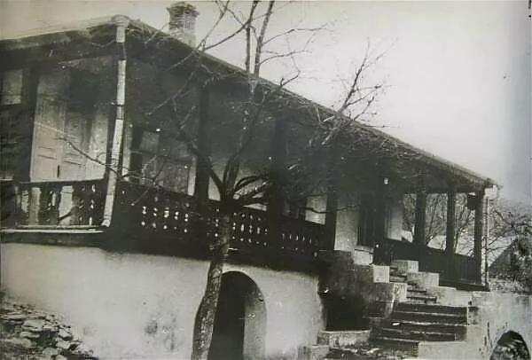 Одно из старых зданий Абрау-Дюрсо. Доме старейшего винодела -Ведель Э.А. 1899