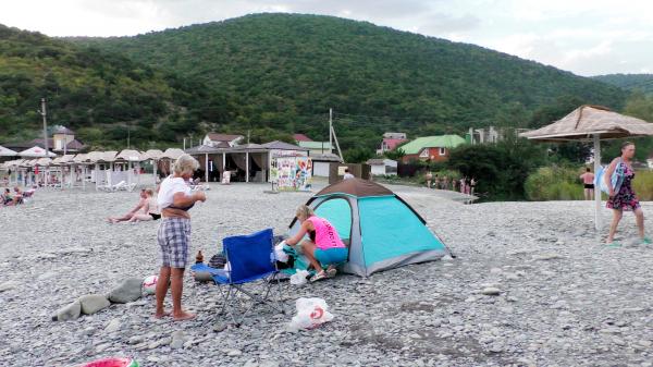 Отдых в палатках на пляже «Дюрсо» в поселке Абрау-Дюрсо