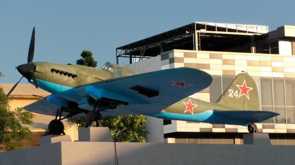 Памятник самолету Ил-2 в Новороссийске