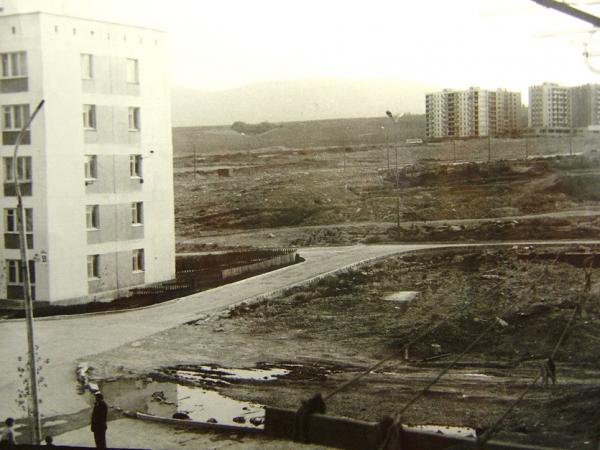 7-й микрорайон. 1980-е.  В далеке на заднем плане Малоземельская. Новороссийск