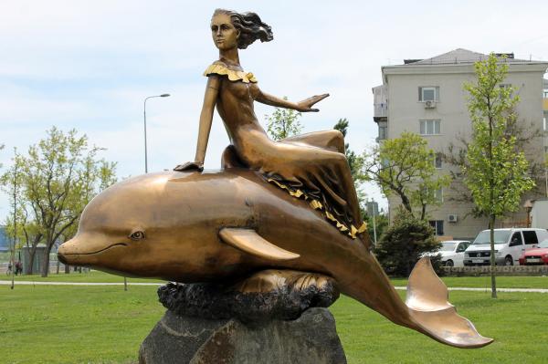 Скульптура Дельфин и русалка в Новороссийске: фото, видео, карта, история