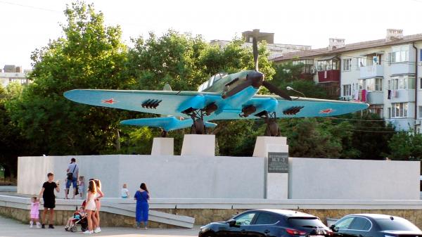 Памятник самолету Ил-2 в Новороссийске: фото, видео, трагическая история и описание памятника