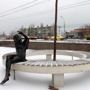 Бронзовая скульптура амура с кольцами. Зима 2014. Новороссийск