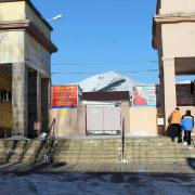 Вид на центральный вход Мефодиевского рынка. Зима 2014. Новороссийск