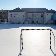 Двор и площадку 7 школы занесло снегом. Зима 2014. Новороссийск