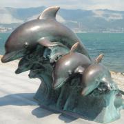 Новороссийск. Скульптура на набережной.  Дельфины