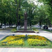 Памятник Л. И. Брежневу в Новороссийске. Общий вид