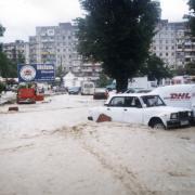 Новороссийск. Наводнение август 2002 года. Улица Московская превратилась в реку