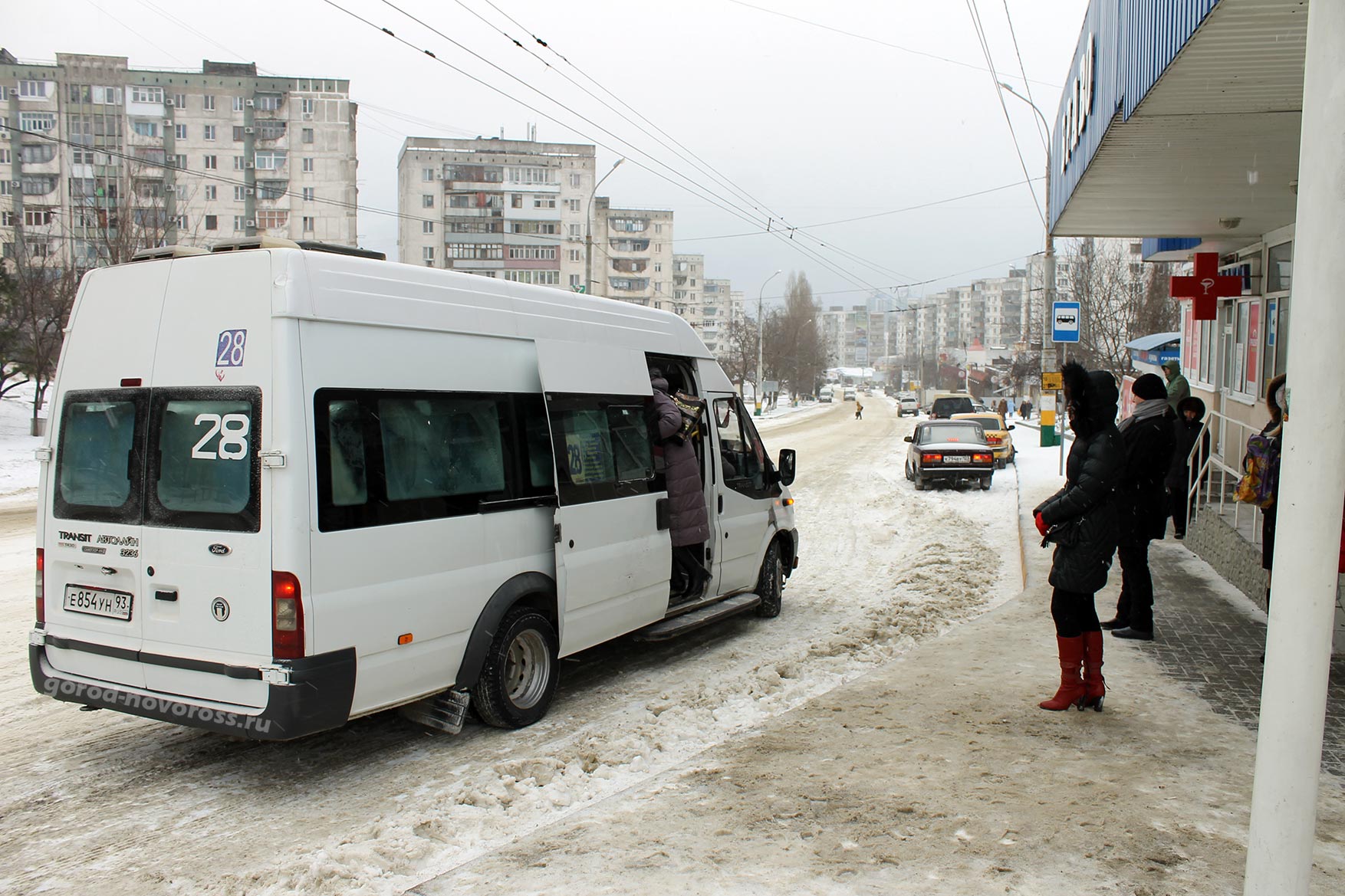 Маршрутное такси ульяновск. Маршрутка. Автобус зима. Маршрутка зимой. Микроавтобус зимой.