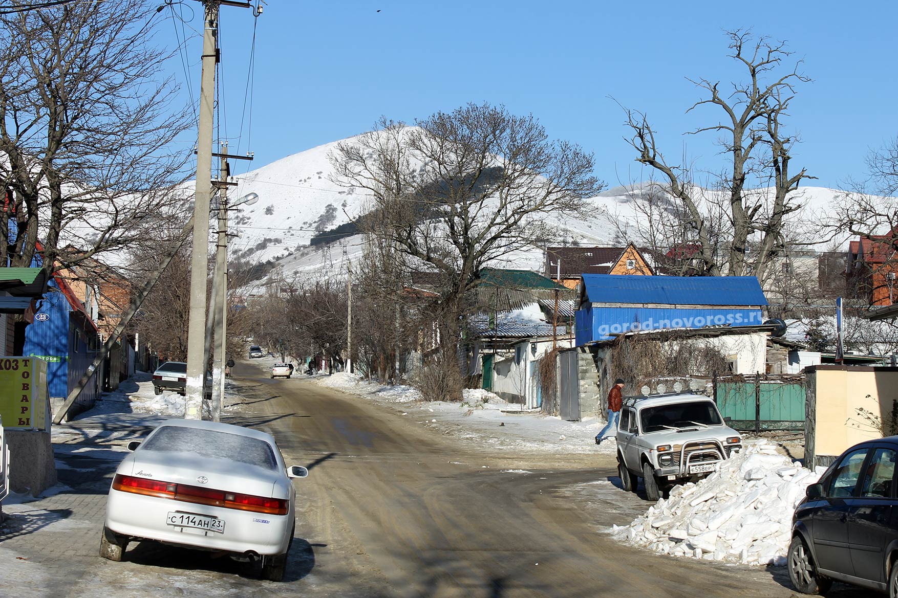 Улица Кирова с видом на горы в снегу. Зима 2014. Новороссийск