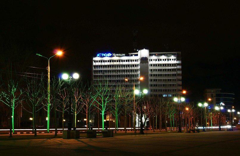 Вид ночью на Новошип в Новороссийске