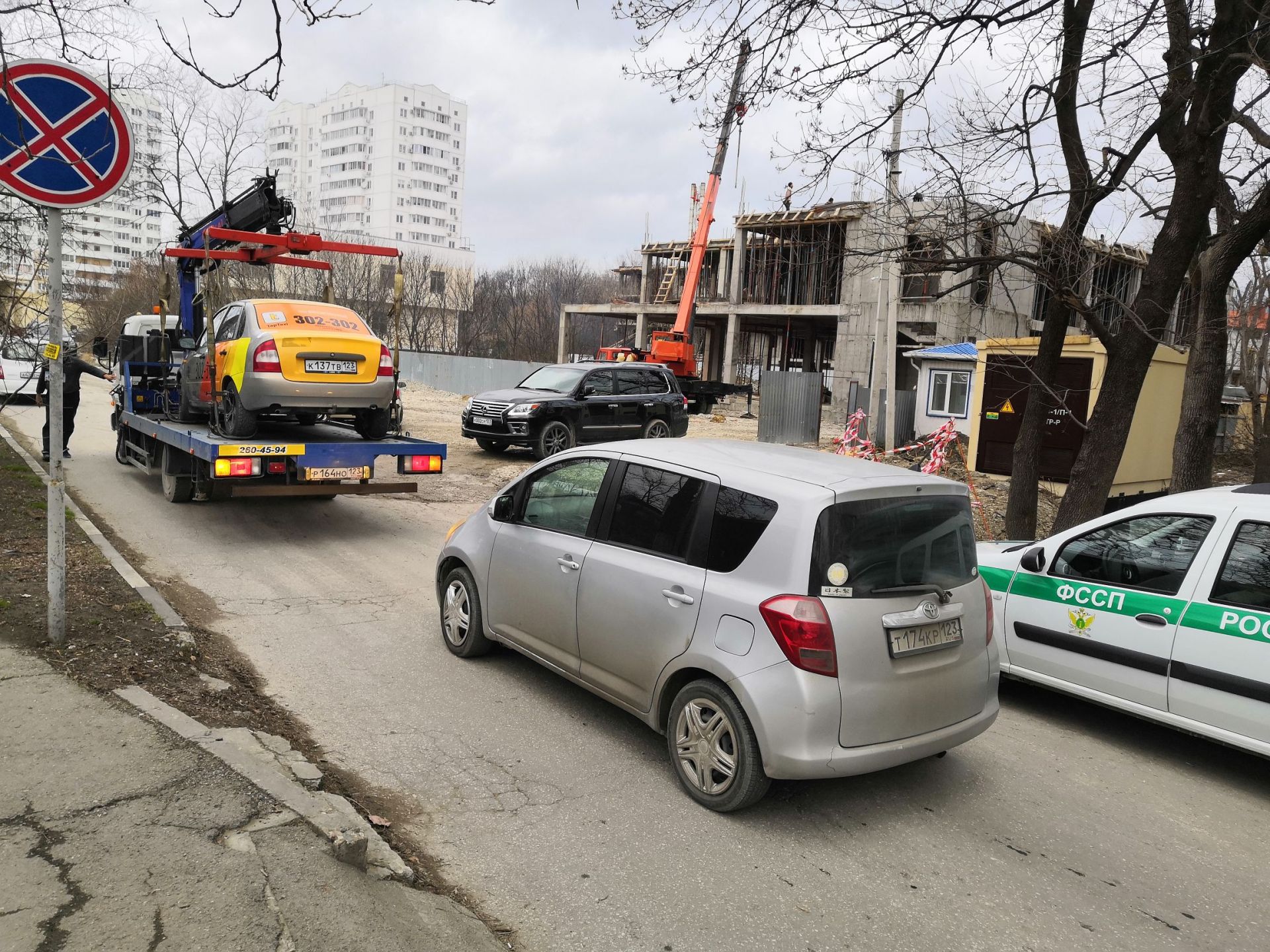 За долги на дорогах Новороссийска изъяли 8 автомобилей + фото