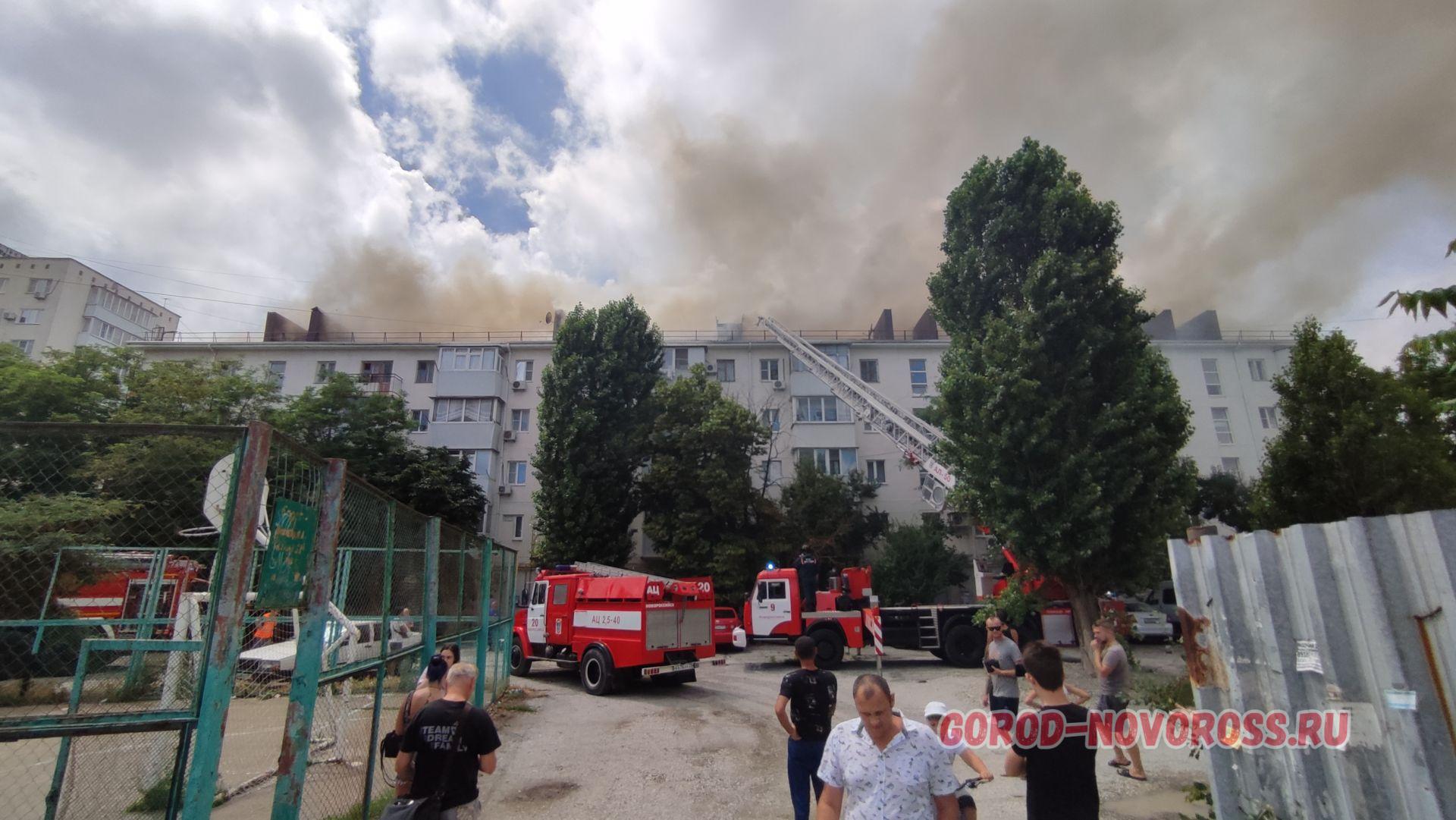 Пожар в новороссийске сейчас видео. Пожар в Новороссийске. Пожар в Новороссийске сегодня. Новороссийск обстрел. Новороссийск обстрел домов.