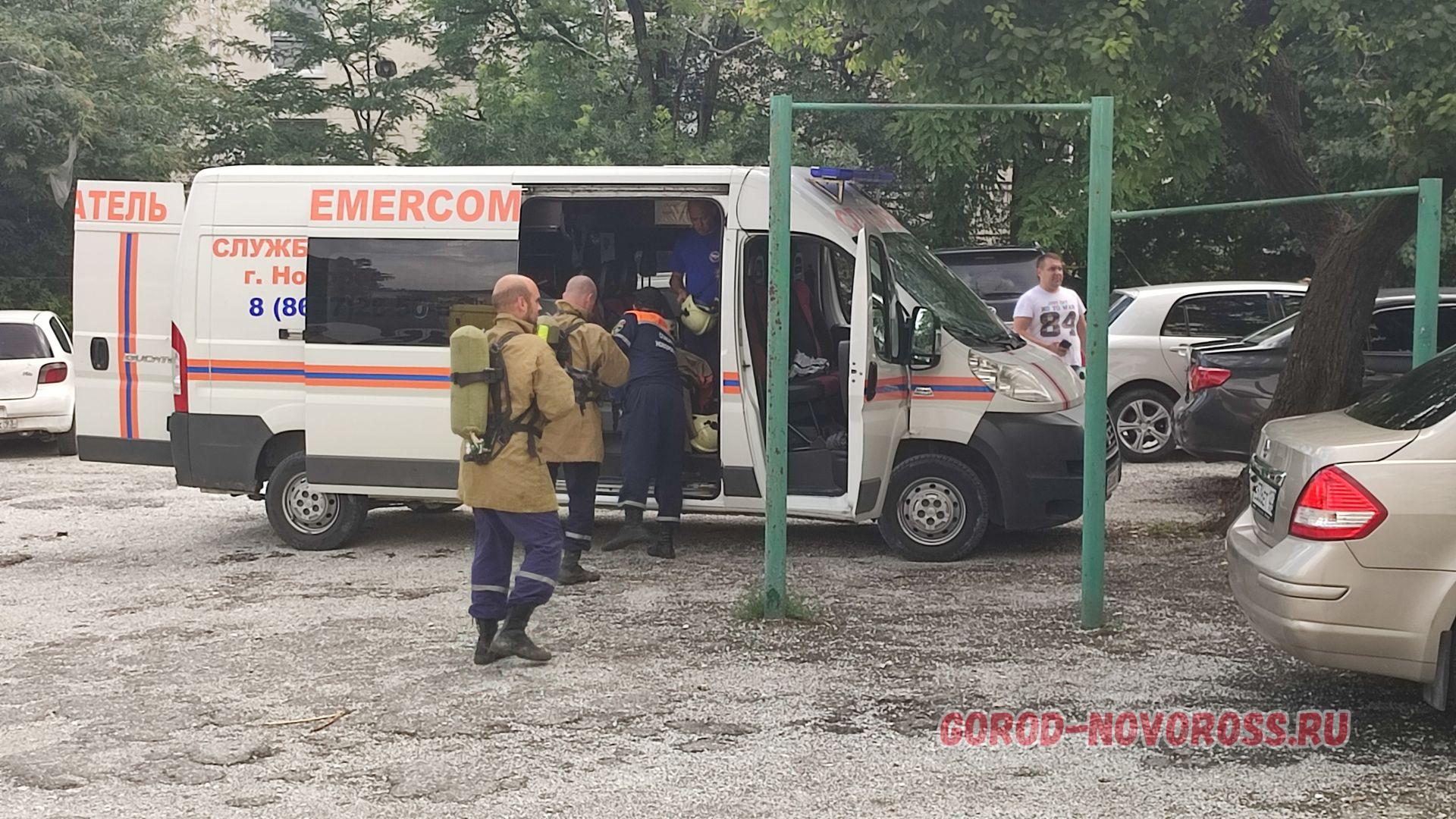 Пожар в Новороссийске сегодня. Что случилось в Новороссийске сегодня. Что произошло в Новороссийске сегодня. Что происходит в Новороссийске сейчас.