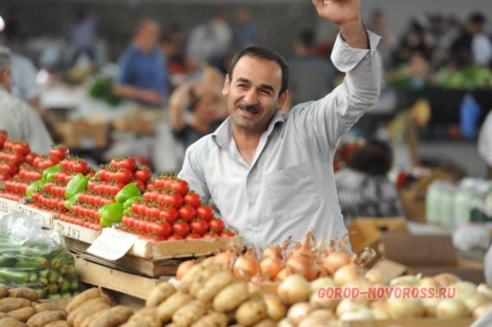 Армяне продали армян. Торговец на рынке. Азербайджанцы на рынке. Продавец овощей. Торгаш на рынке.