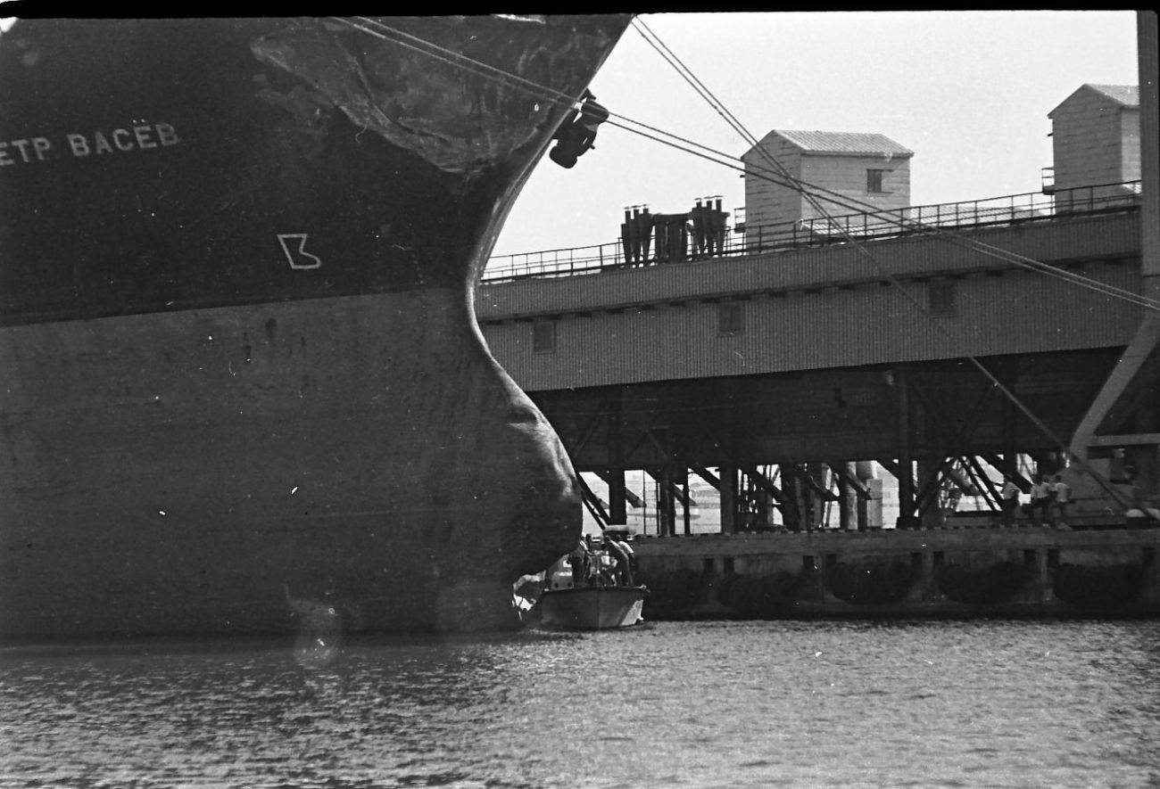 Нахимова новороссийск. Корабль Адмирала Нахимова 1986. Адмирал Нахимов крушение 1986. Теплоход Адмирал Нахимов катастрофа 1986. Гибель парохода Адмирал Нахимов 1986.