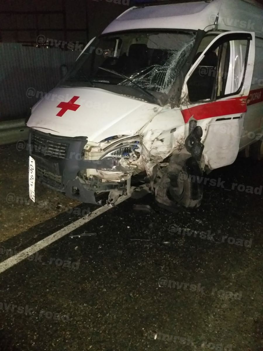 В серьезном ДТП 30.10.2019 пострадали сотрудники скорой помощи  Новороссийска + фото