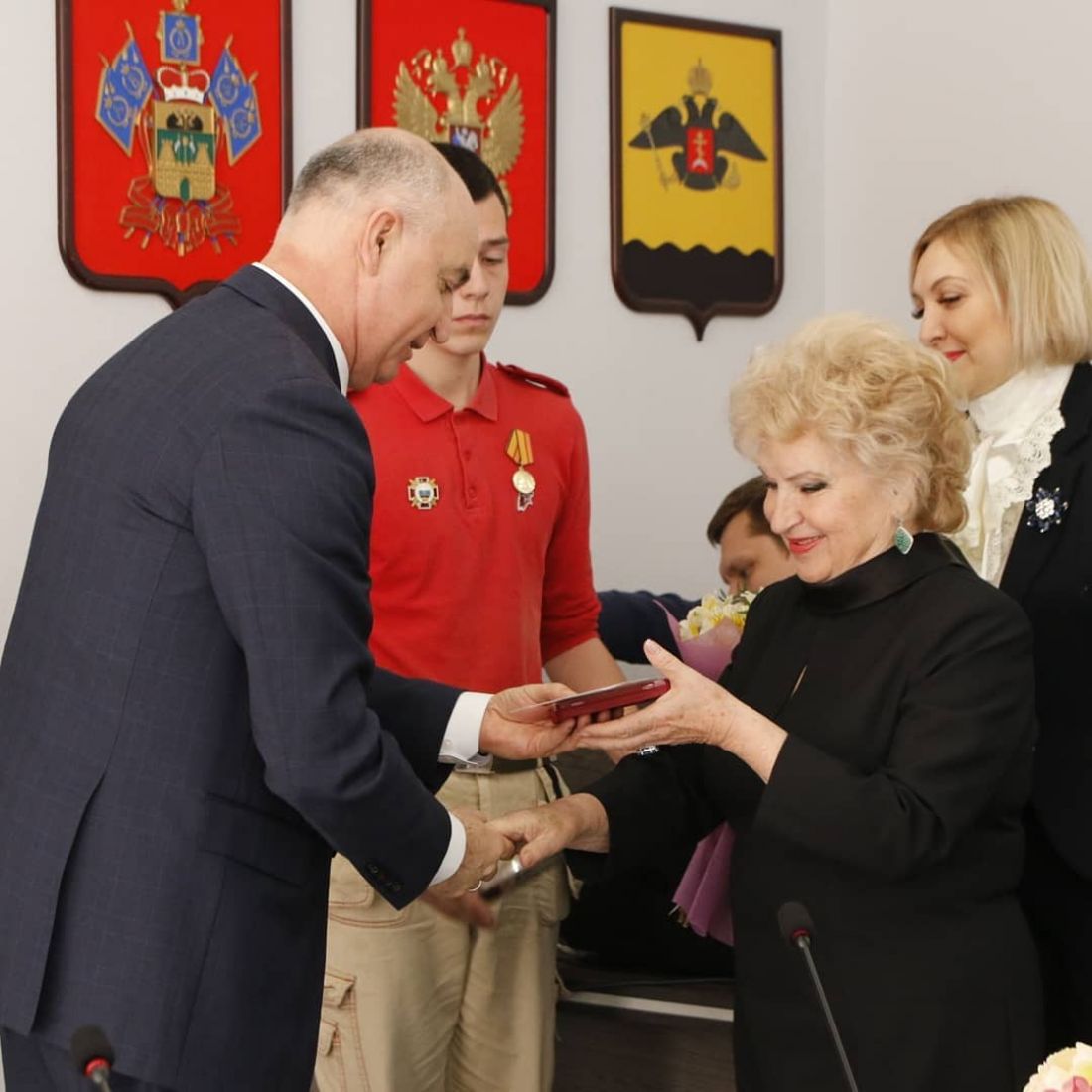 В канун международного женского