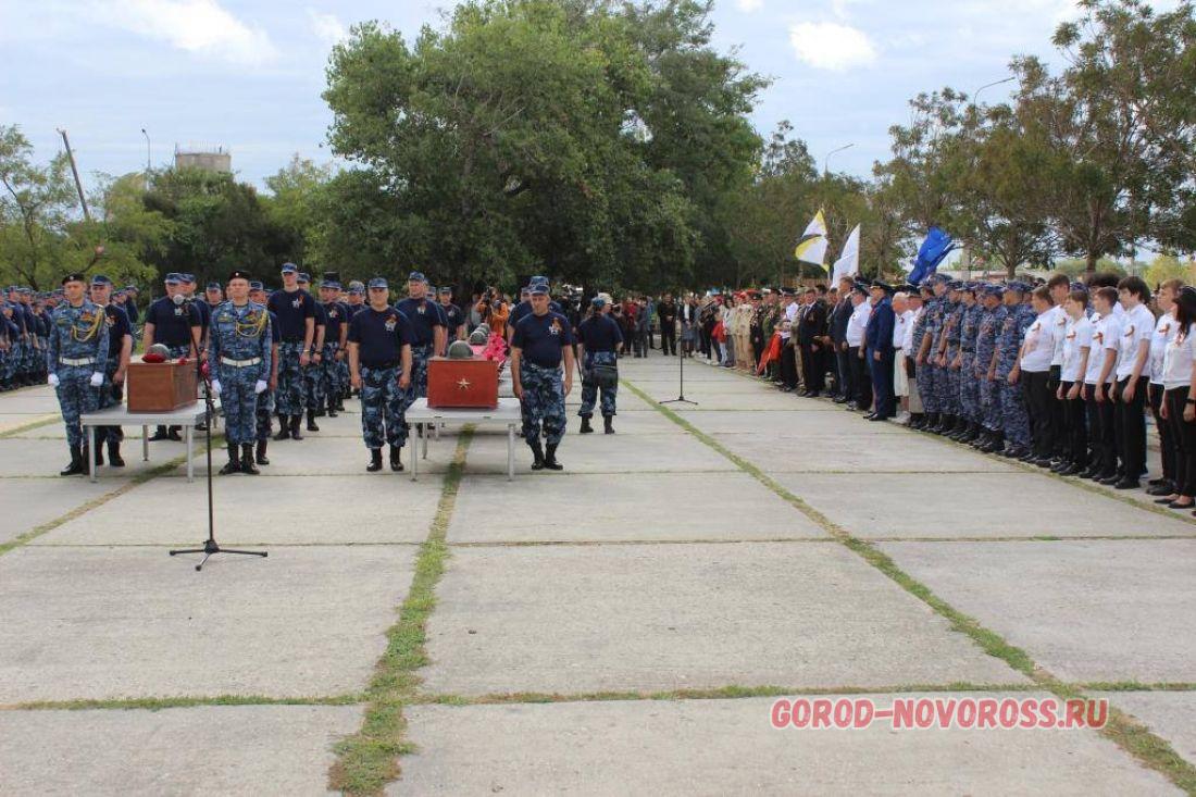 Новости новороссийска последние свежие. Вахта памяти Новороссийск. Вахта памяти 2022 Новороссийск. Новороссийск ФССП вахта памяти. Мемориал малая земля в Новороссийске.