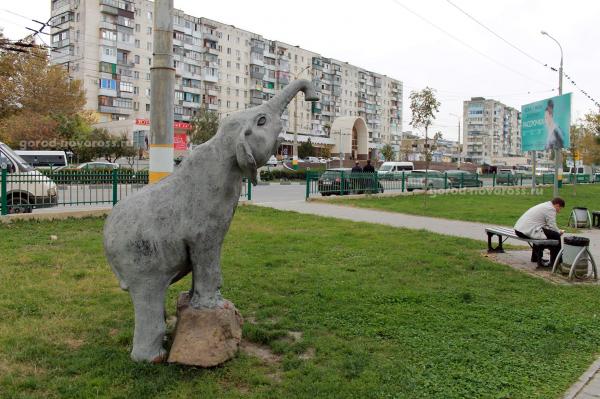 Скульптура слоненка в Новороссийске: карта, адрес, история, фото
