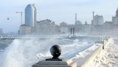 Бушующее море во время Норд-оста. Февраль 2012 г. Новороссийск