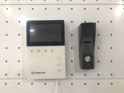 комплект видеодомофона Tantos в магазине Юг Дозор (ugdozor.ru)