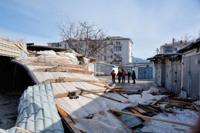 Последствия урагана в Новороссийске от 7 февраля 2012 года. Сорванная крыша