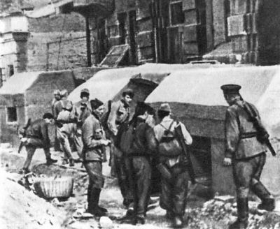 Советские солдаты возле вражеского дота  Сентябрь 1943