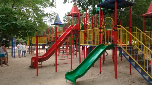 Детская площадка в Парке Ленина Новороссийска