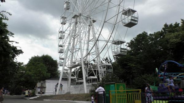 Новое колесо обозрения в Парке Ленина Новороссийска