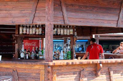Коктейль-бар. Крупный план. На пляже Алексино в Новороссийске