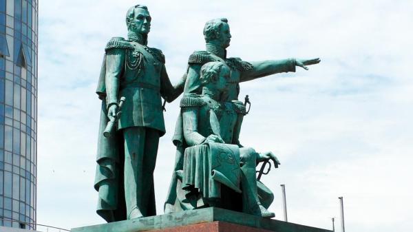 Памятник отцам-основателям Новороссийска фото