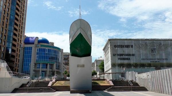Памятник героическим морякам - черноморцам в Новороссийске