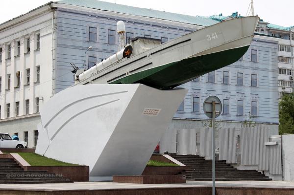 Памятник Торпедный катер в Новороссийске