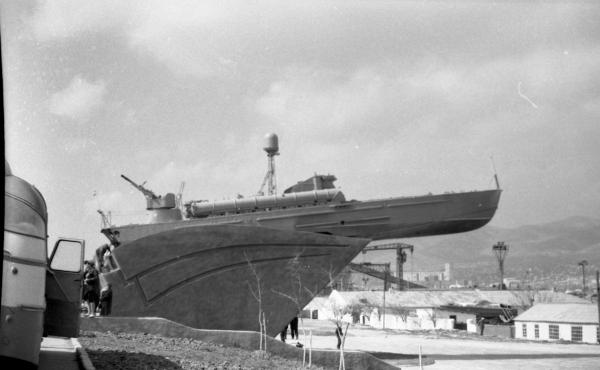 Памятник - торпедный катер «Героям морякам черноморцам» 1967-1969. Новороссийск