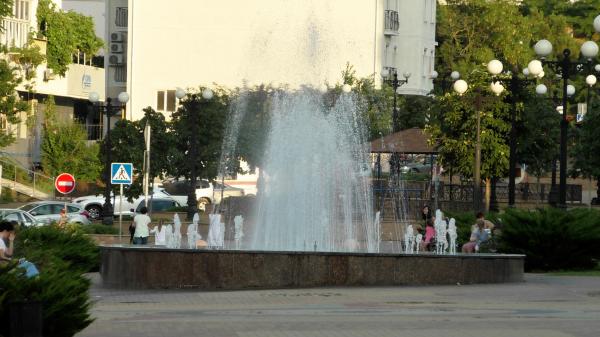 Фонтан на Бульваре Победы в Новороссийске
