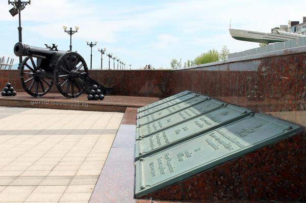 Памятник основателям Новороссийска на Набережной