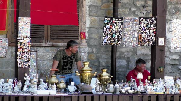 Арт-двор (блошиный рынок) – место продажи старинных вещей в Абрау-Дюрсо